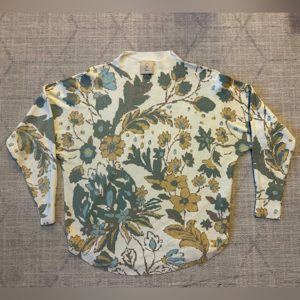 Sioni Leaf Patterned Knit Top in Cream and Green